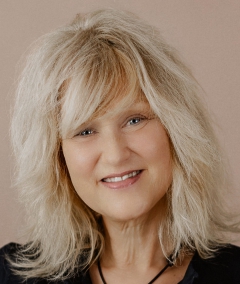 Ritual-Expertin Rija